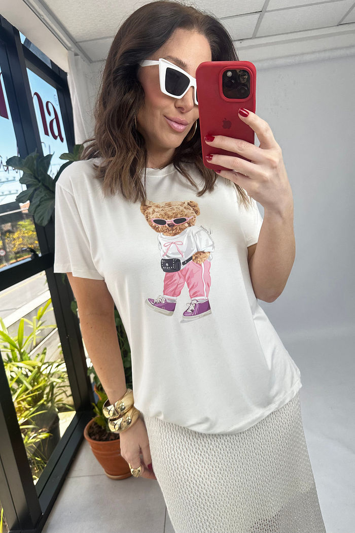 T-Shirt Feminina - Urso Pochete - Off