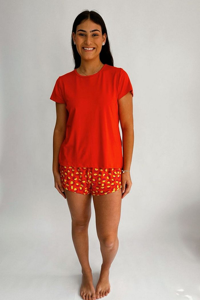 Pijama Feminino Manga Curta com Short - Encanto Tropical