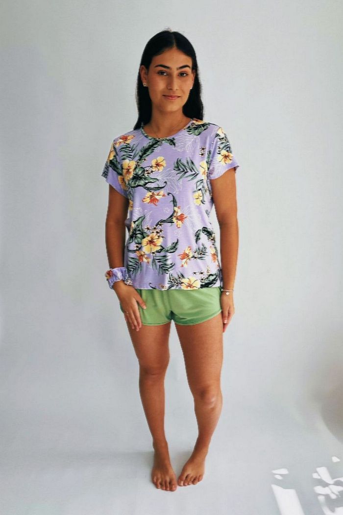 Pijama Feminino Manga Curta com Shorts - Encanto Lilás