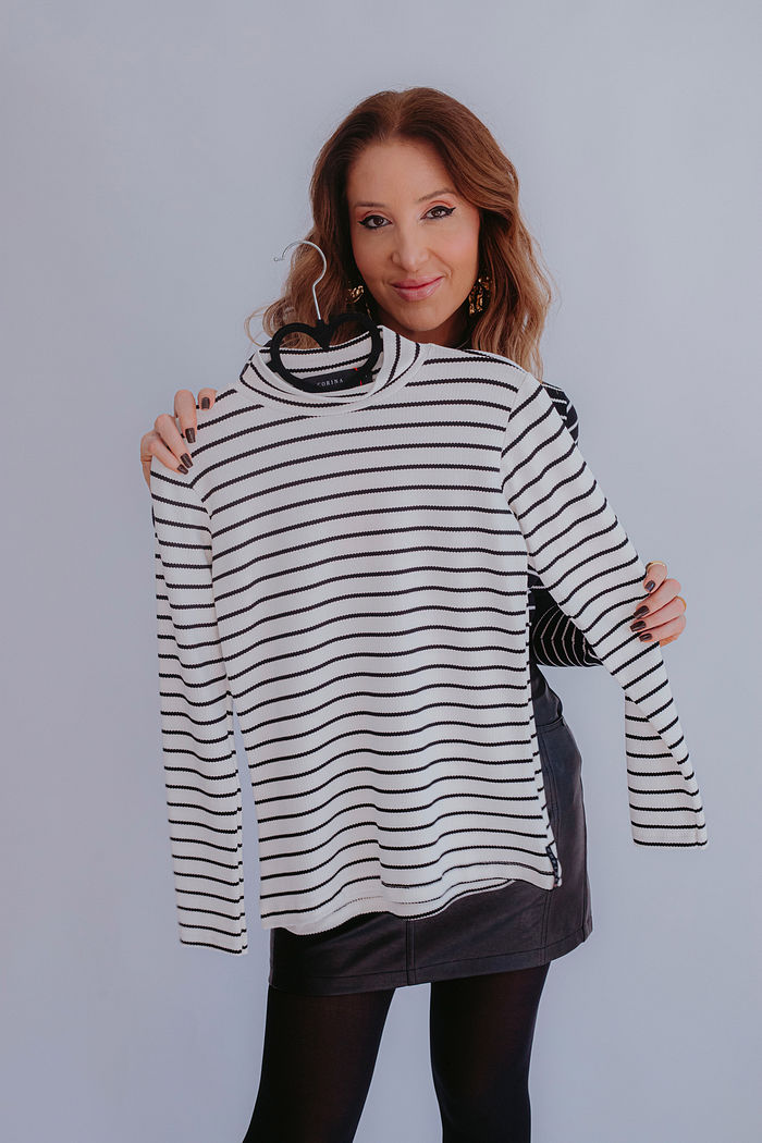 Blusa Canelada Gola Alta Julia - Listra Preta