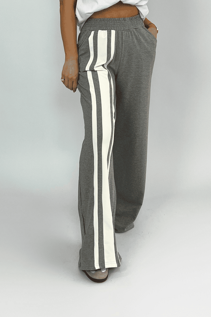 Calça Moletom Wide Leg com Faixas Brancas Hanah