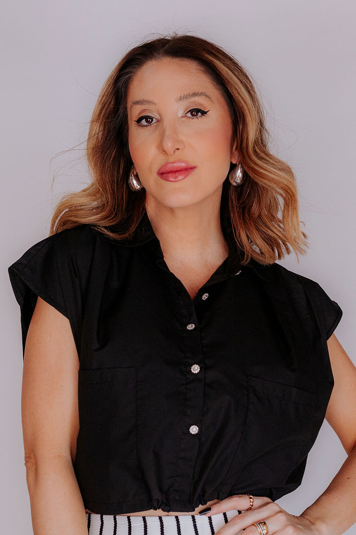 CAMISA CROPPED MARA PRETA