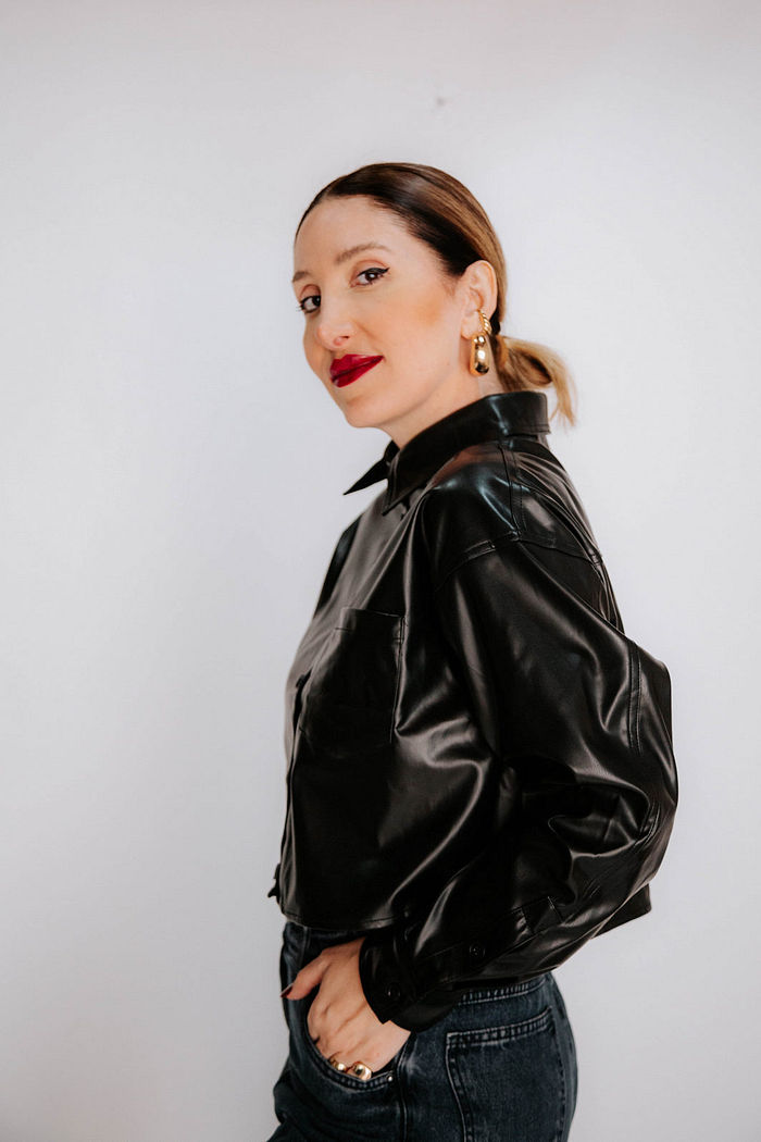 CAMISA CROPPED PU AGNES PRETA