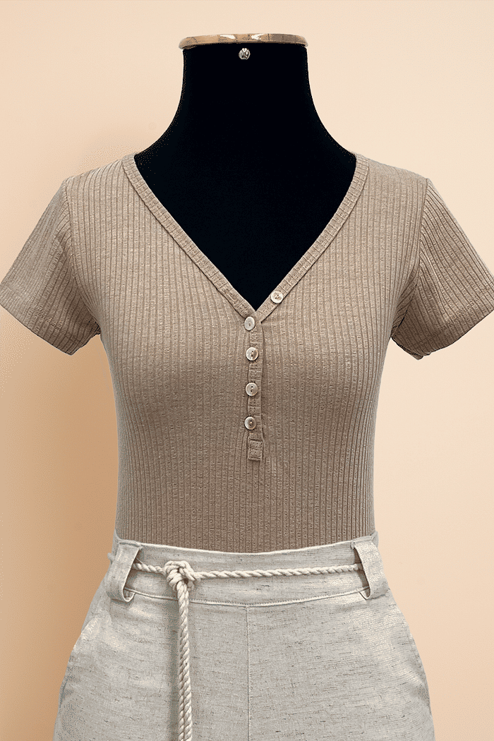 BLUSA SLIM COM BOTOE DECOTE