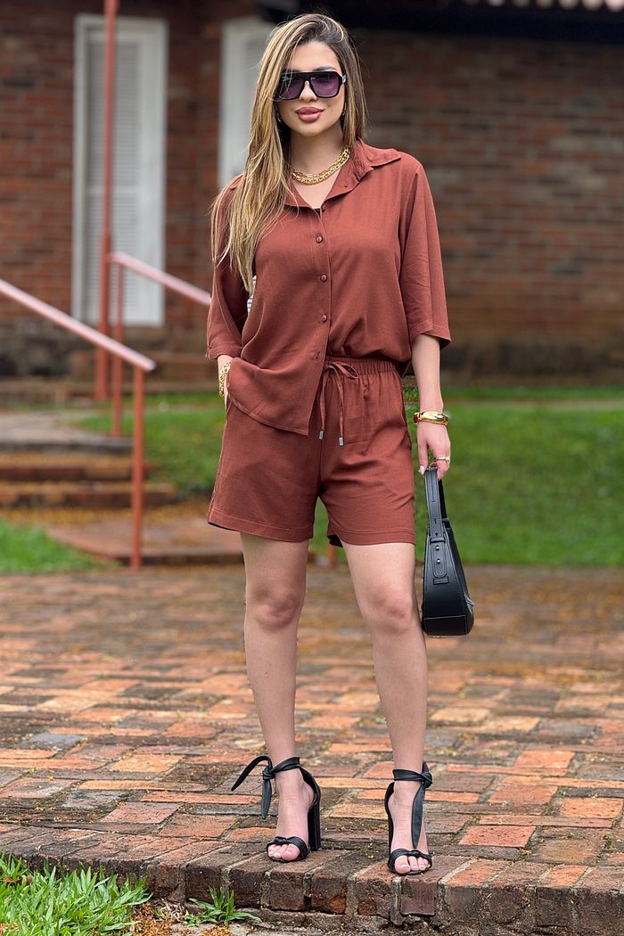 Short Monique Marrom