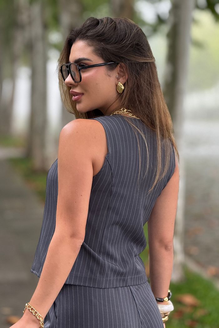Colete Agnes Risca de Giz Cinza
