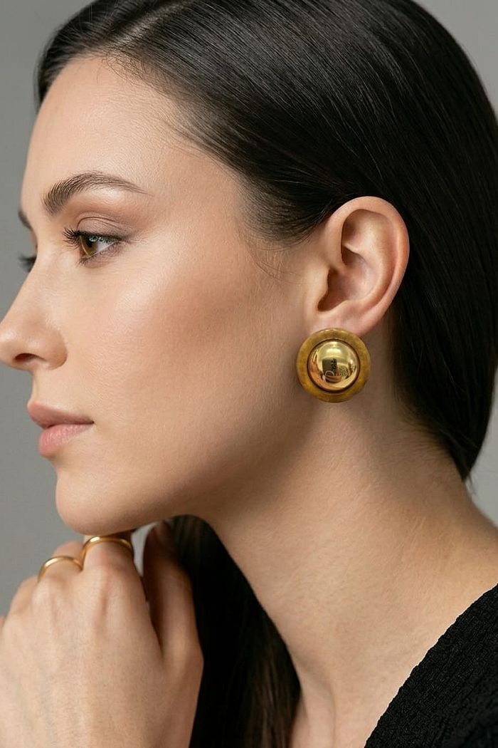 Brinco Botão Isa Caramelo