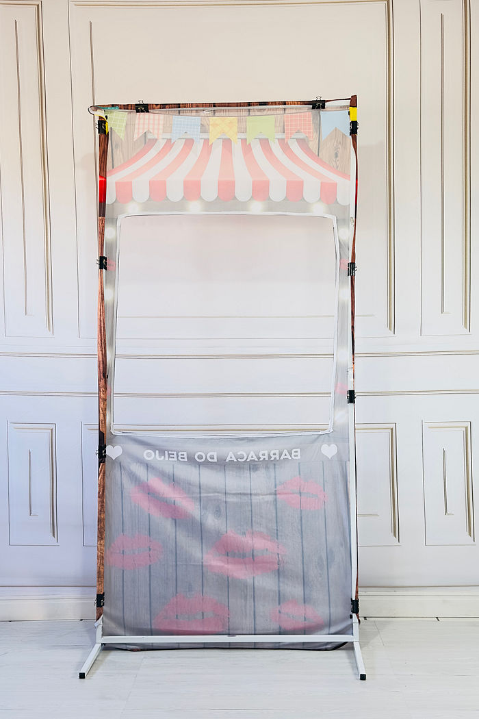 Tecido para Painel de Festa Junina interativo Barraca do Beijo SIMPLES 1 LADO MEDIDA 1,00X2,10