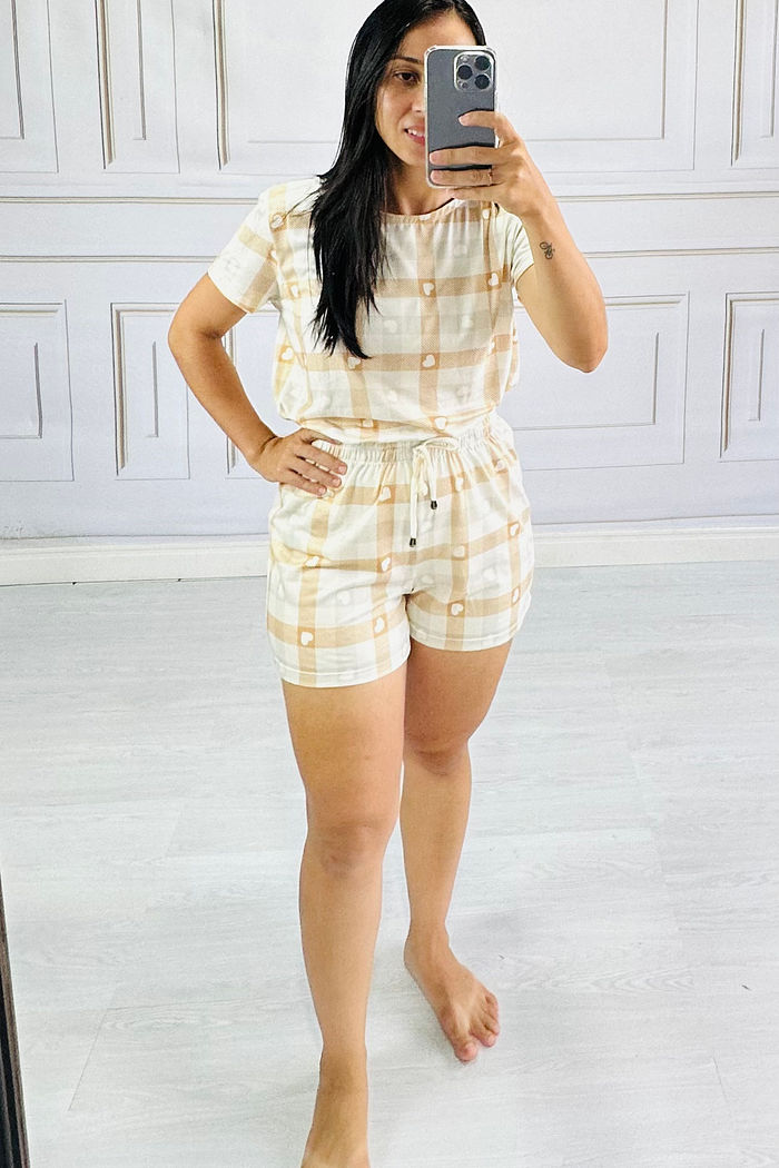 Pijama Manga Curta Minimalista Xadrez com corações cinza