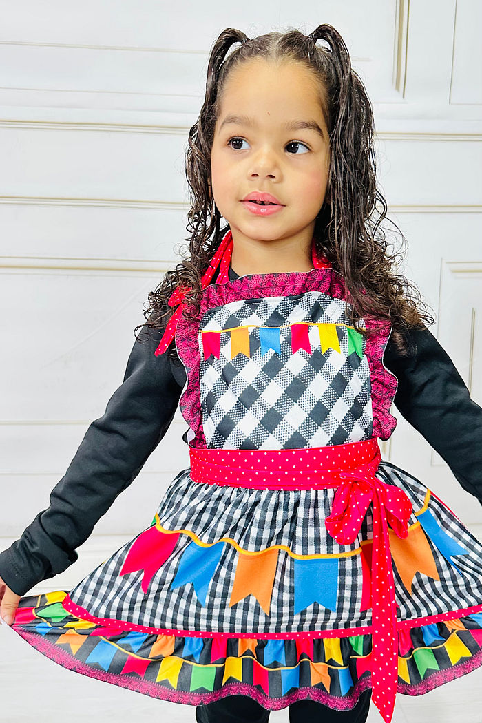 Avental Vestido Festa Junina Infantil Xadrez Preto com Bandeirinhas Tal Mãe Tal Filha MODELO INFANTI