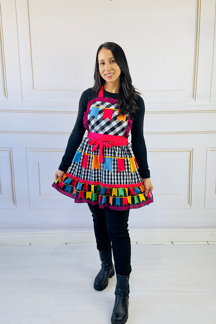 Avental Vestido Festa Junina estampa Xadrez Preto com Bandeirolas MODELO ADULTO