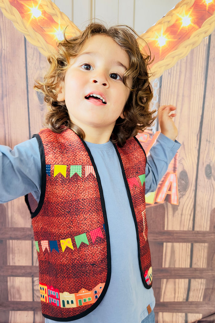 Colete Festa Junina estampa arraiá Cidade Junina Tal mãe tal filho MODELO INFANTIL