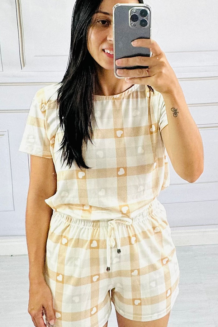 Pijama Manga Curta Minimalista Xadrez com corações cinza