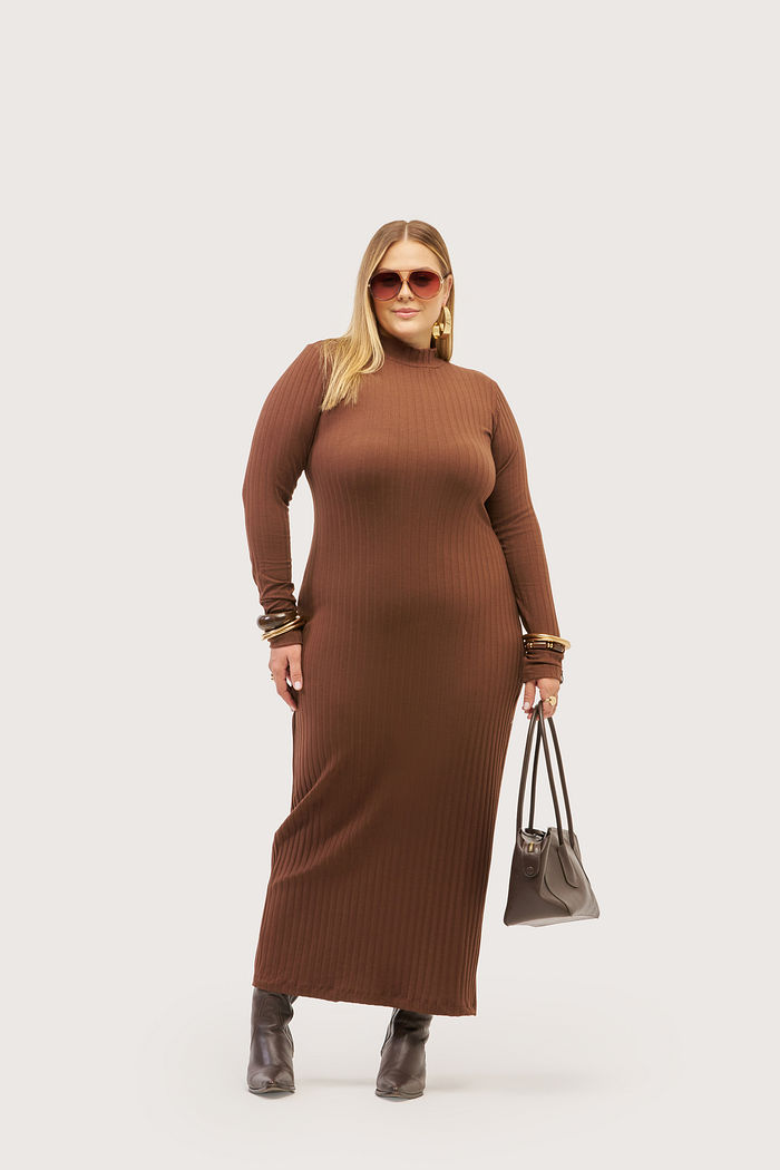 VESTIDO CANELADO COM FENDA