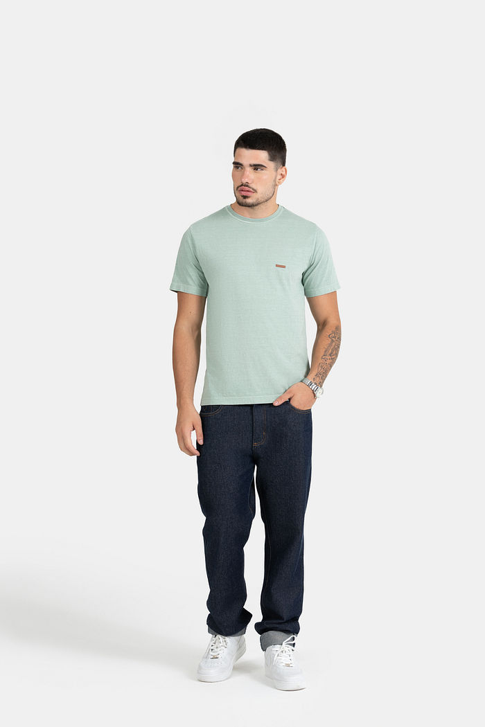 T-SHIRT MEIA MALHA COM LAVANDERIA STONE C/ TERMO E ETIQ. CLIPS