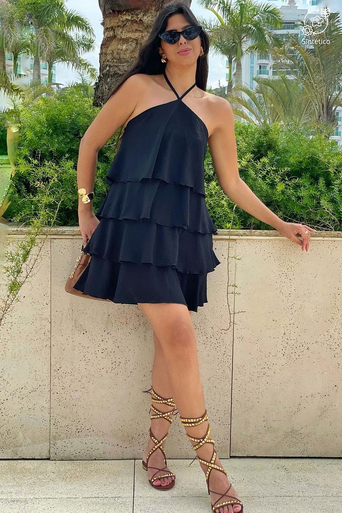 Vestido Curto Quatro Camadas Babado Ombros De Fora Alca Wave Preto