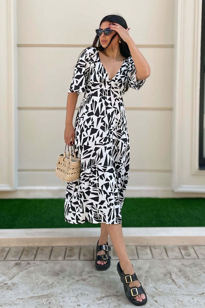 Vestido Midi Manga Curta Decote V Viscose Brisi Abstrato Preto