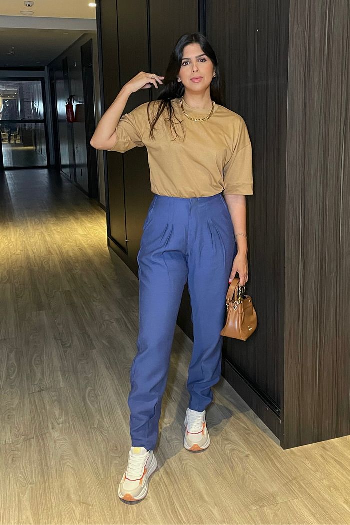 Calca Feminina Alfaiataria Cintura Alta Cenoura Bolsos Cleo Azul Jeans