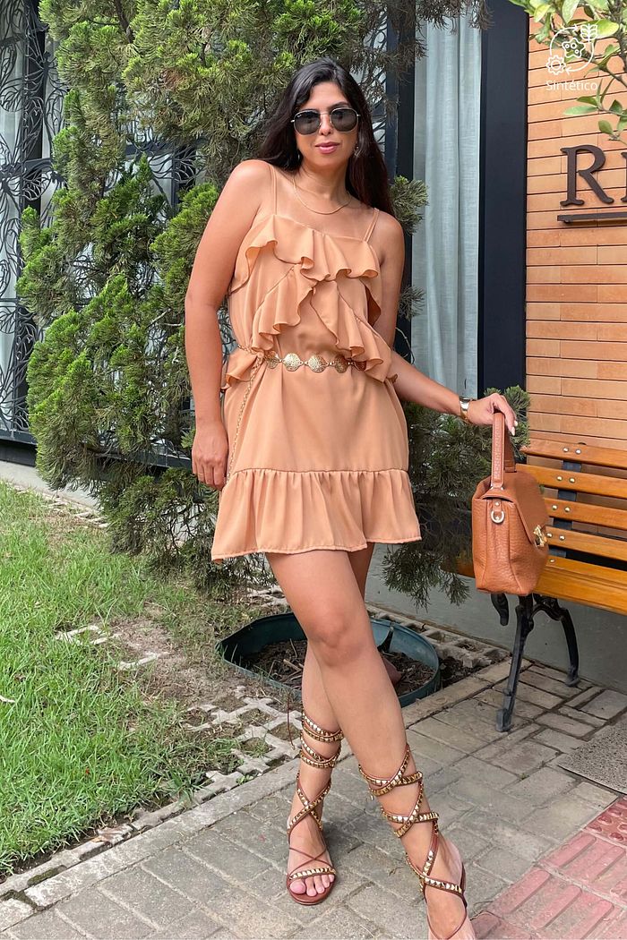 Vestido Curto Boho Babados Fluidos Alças Muse Mocha