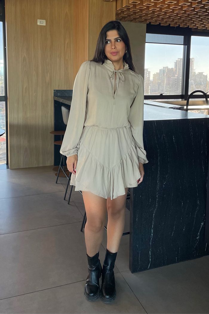 Vestido Feminino Curto Manga Longa Franzida Bege Areia