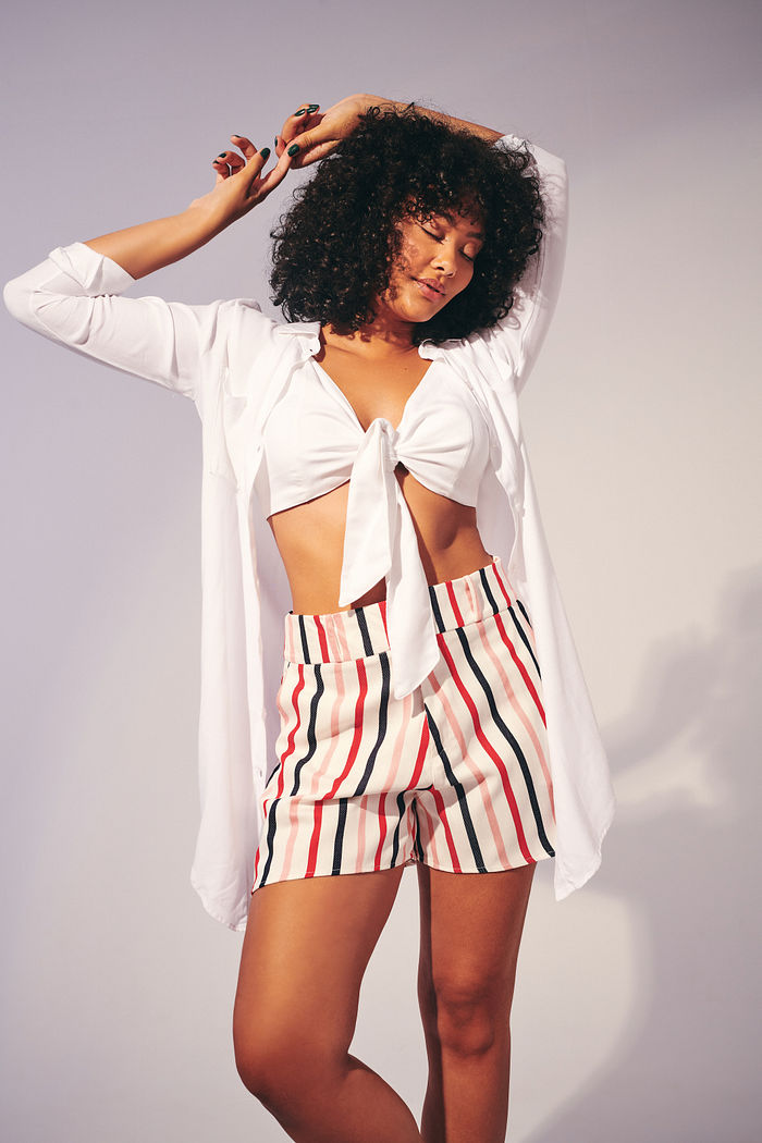 Shorts Suzana Off White com Listras