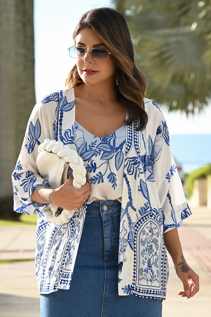 Kimono Ana Mia Tecido de Viscose com Estampa Barrada Digital -  Azul e Branco