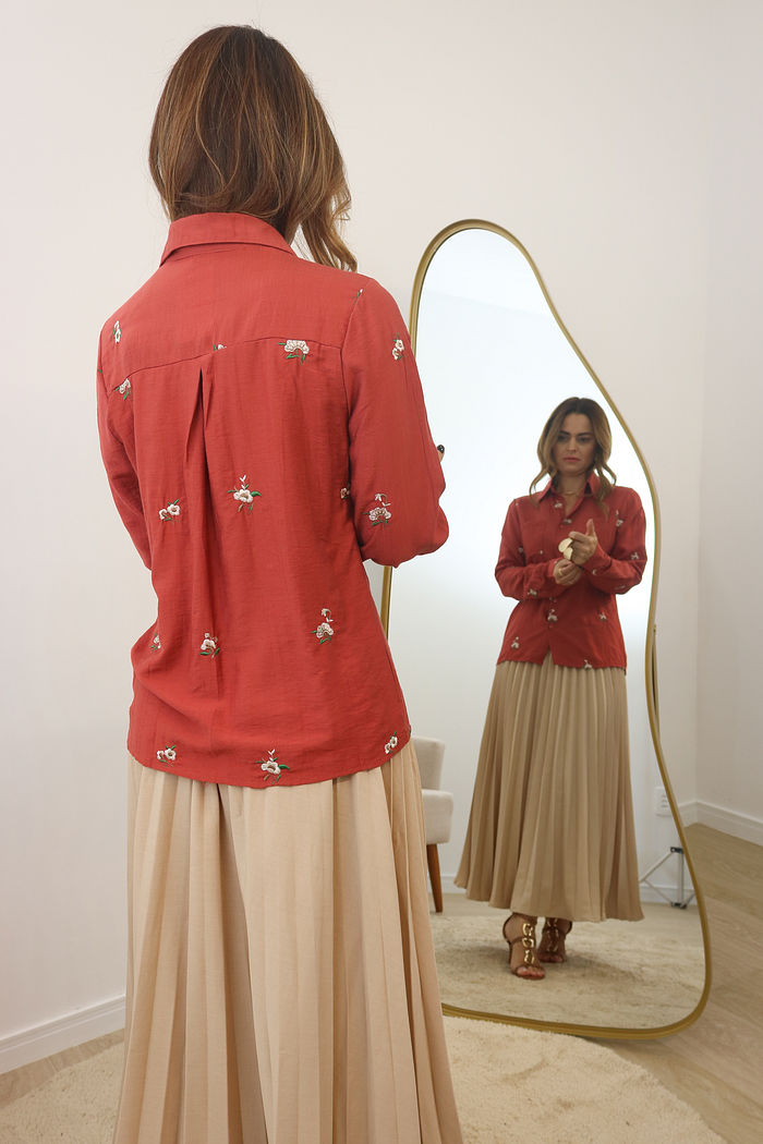 Camisa Bordada Tecido Plano  - Argila