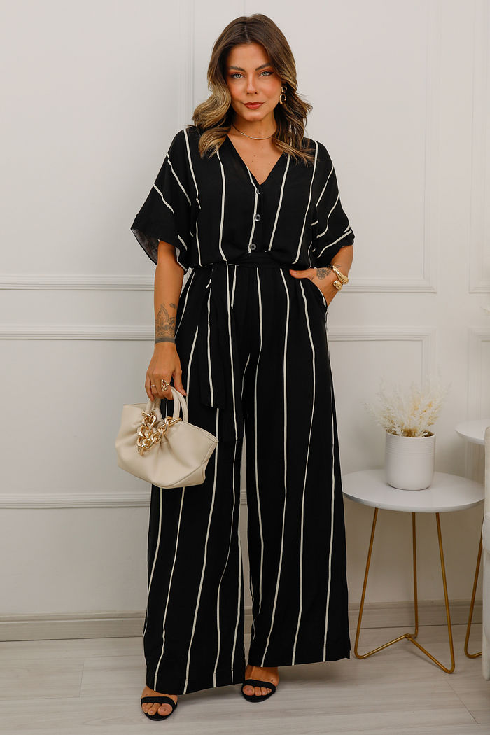 Macacão Ana Elisa - Tecido Plano de Viscose Flamê - Listras Preto e Branco