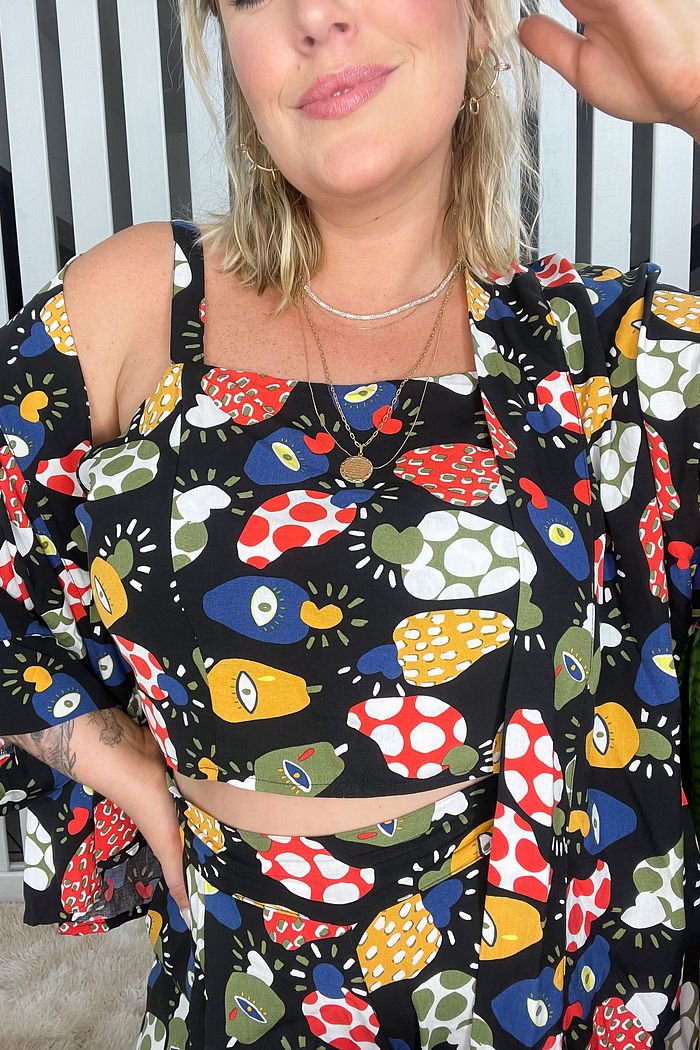 Top Sofia de Tecido de Viscose Estampado - Cajús Fundo Preto