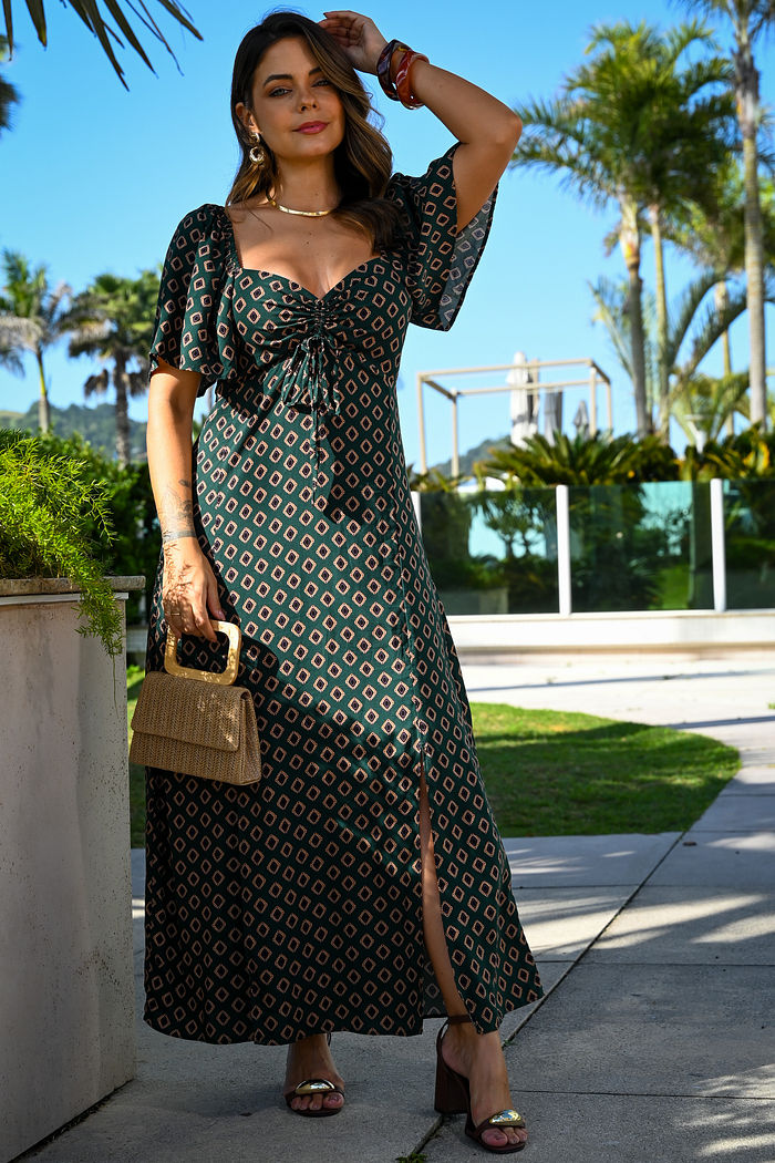 Vestido Nina em Tecido Plano de Viscose Estampa Gravataria Fundo Verde