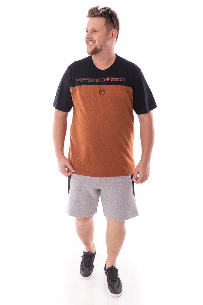 Camiseta Plus Size Growing In The World