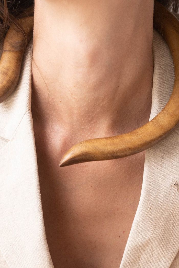 Choker de madeira serpente