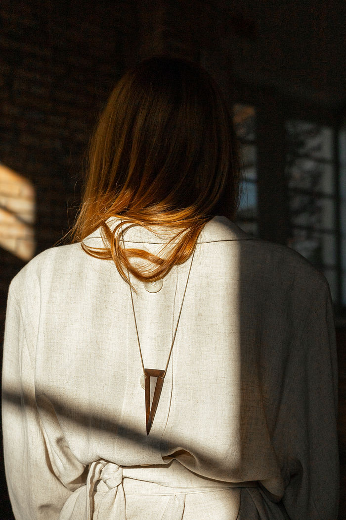 Colar de madeira Lança