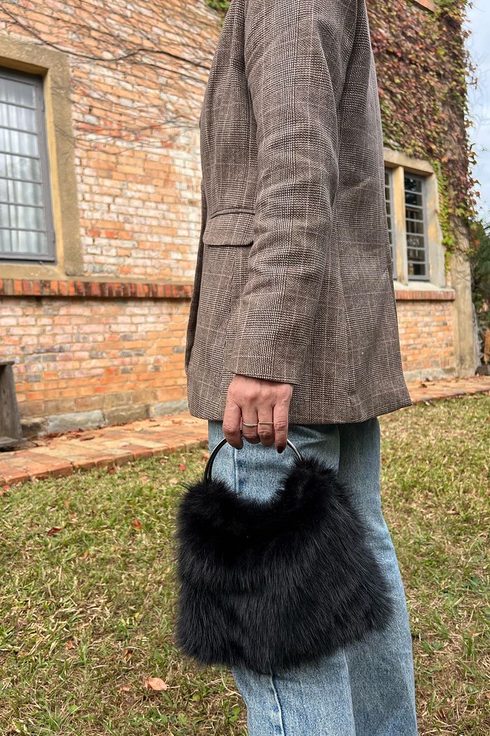 Bolsa Liara preta com alça prata