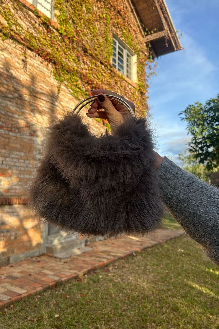 Bolsa Liara cinza com alça dourada