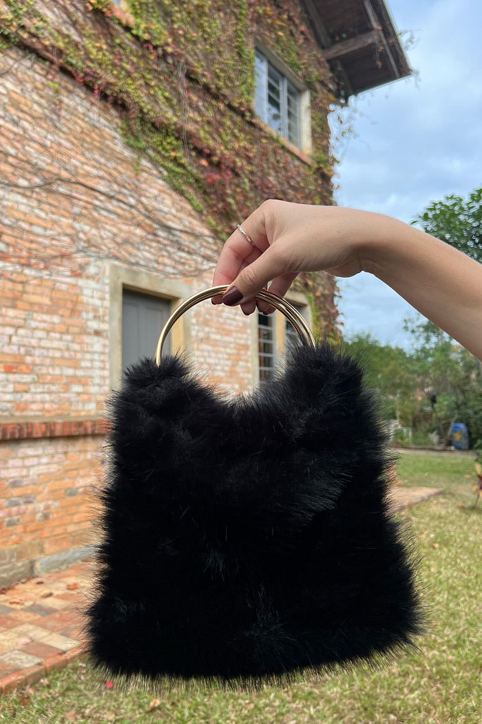 Bolsa Liara preta com alça prata