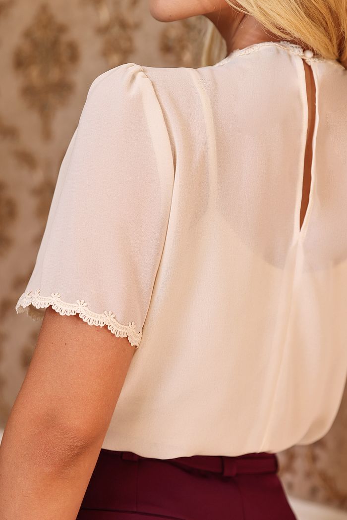 Blusa com Pregas Detalhe Renda - Doce Flor