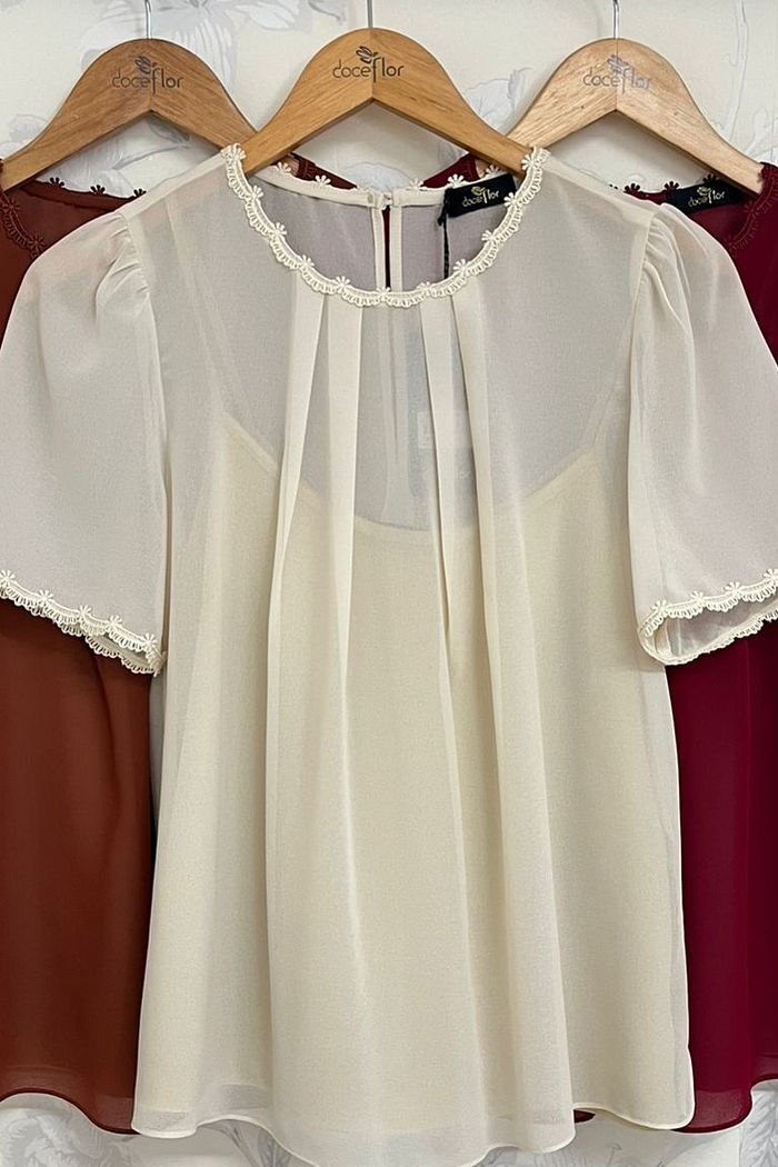 Blusa com Pregas Detalhe Renda - Doce Flor