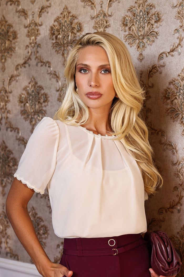 Blusa com Pregas Detalhe Renda - Doce Flor