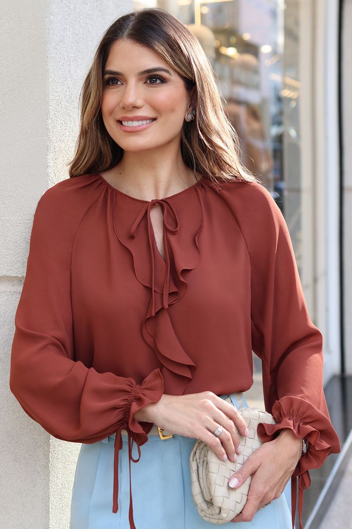 Blusa Crepe Manga Longa Jabots e Amarração - Doce Flor