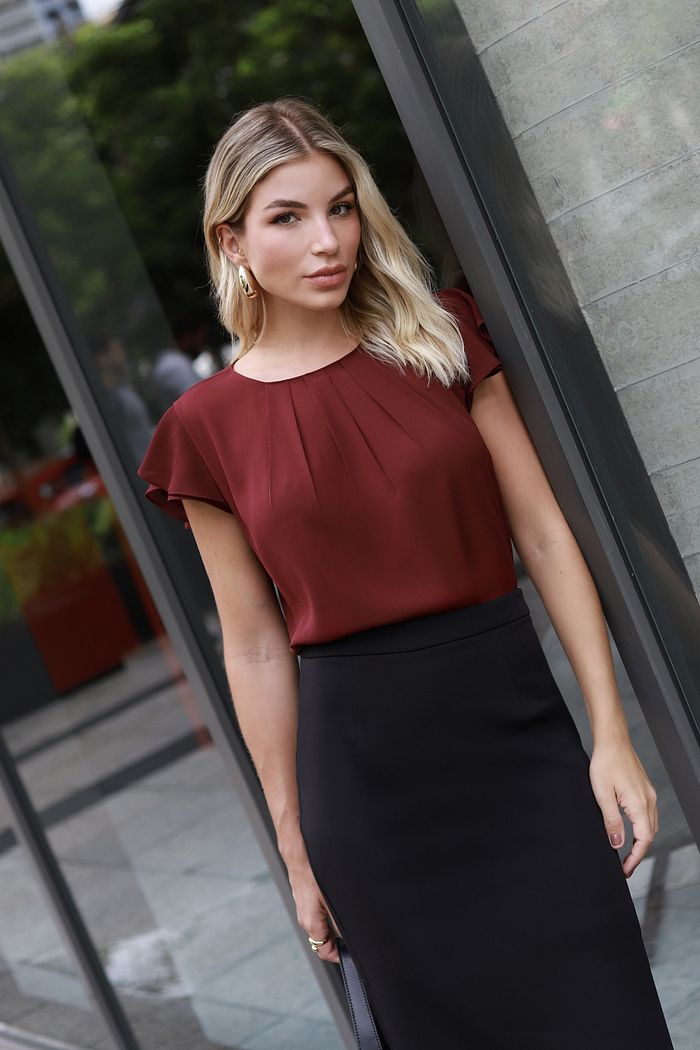 Blusa Com Pregas e Babados Na Manga - Doce Flor