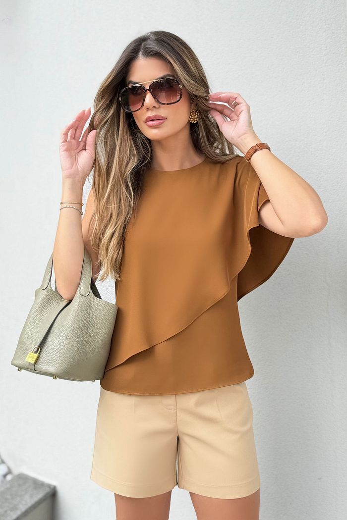 Blusa Alfaiataria Manga Assimétrica - Milalai