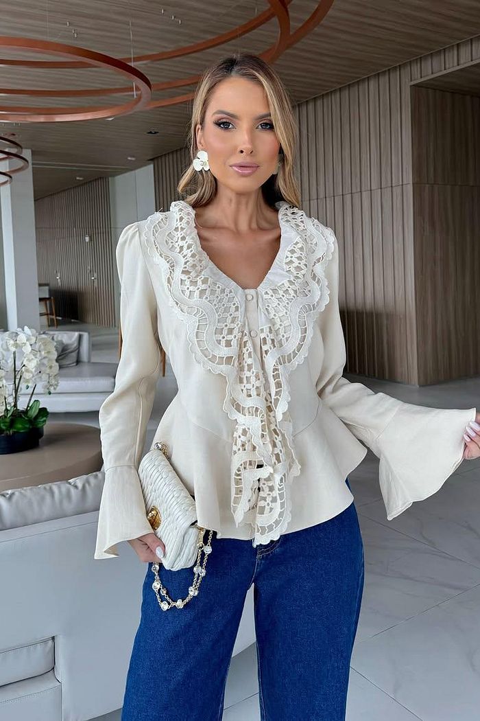 Blusa Viena com Renda e Babado