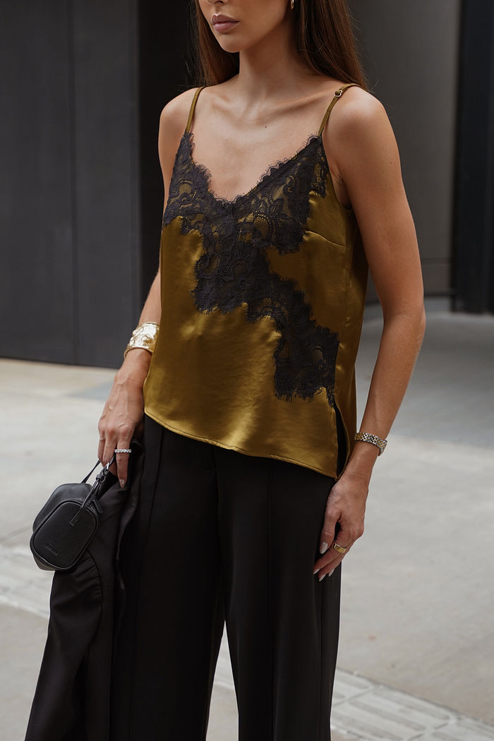 Regata Assimétrica Renda - Doce Flor