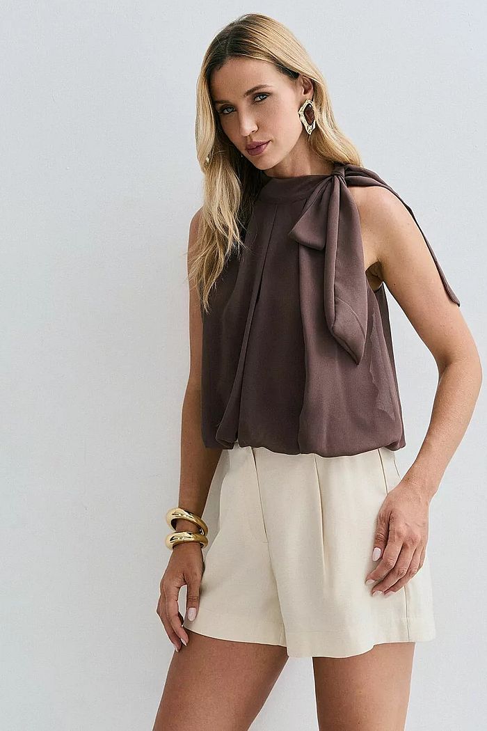 Blusa Crepe Gola Alta Laço