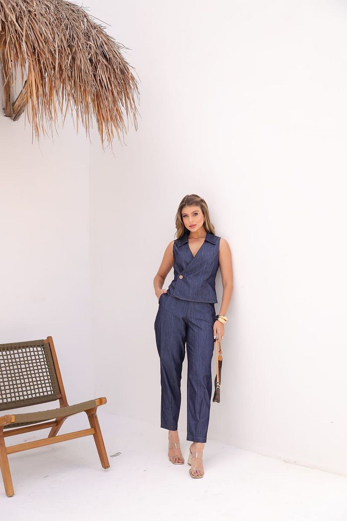 Calça Cenoura Jeans Pregas