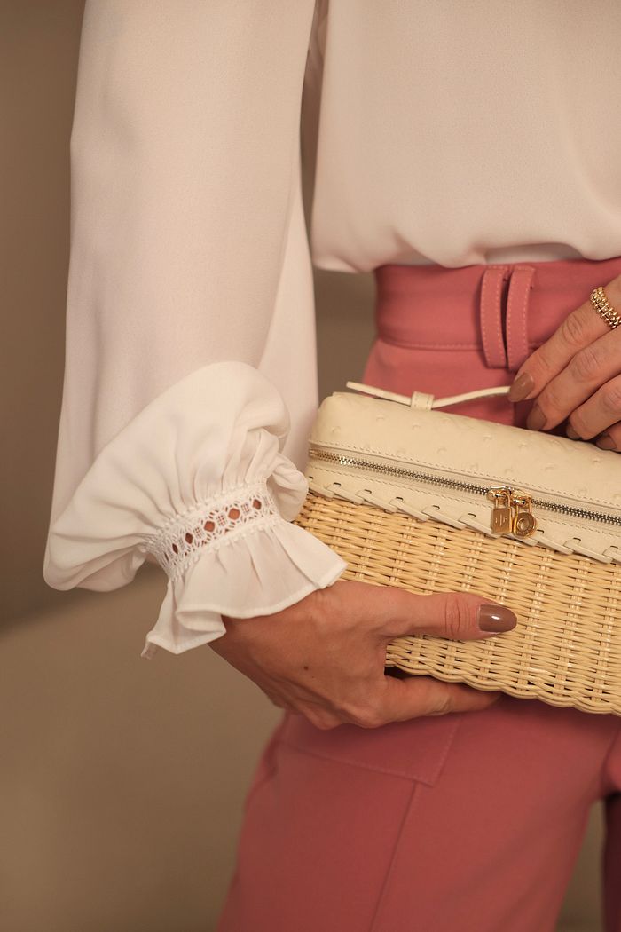 Blusa Crepe Renda Punho e Decote V - Milalai