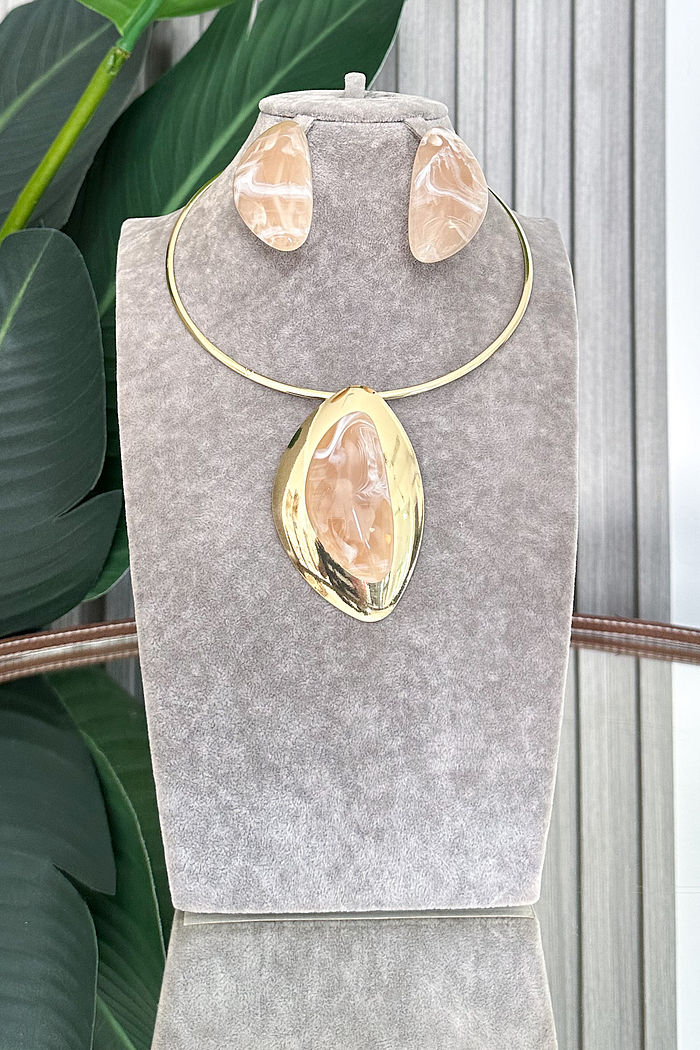 COLAR DOURADO BEGE MÉDIO POLIANA - NA COMPRA DO COLAR, GANHE O BRINCO!