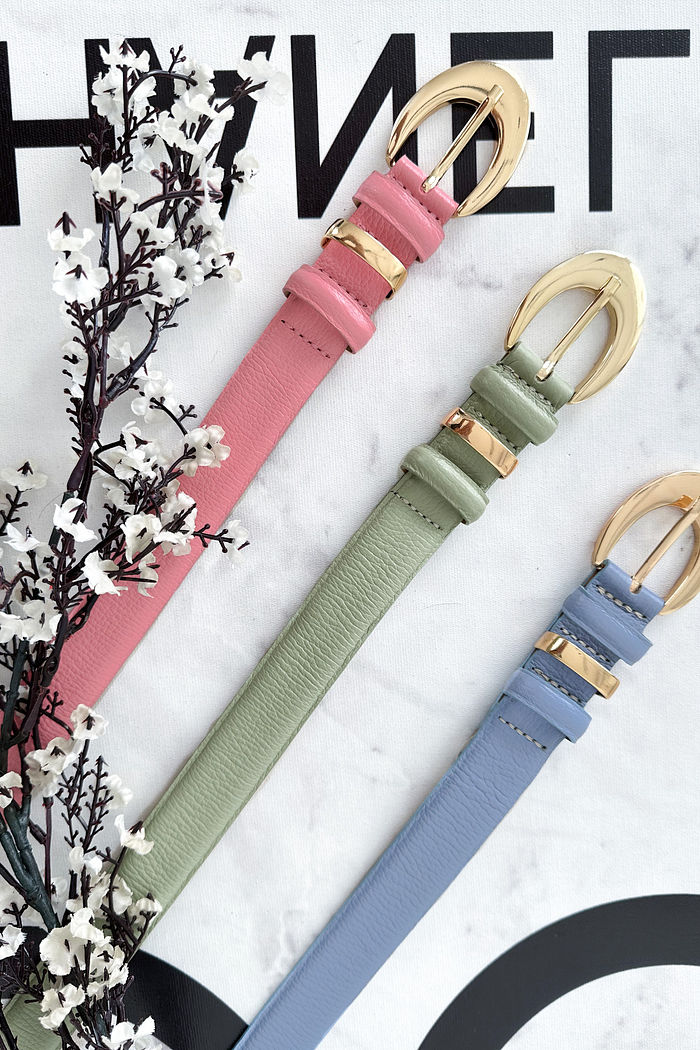 CINTO COURO C/ FIVELA DOURADA LAUREN