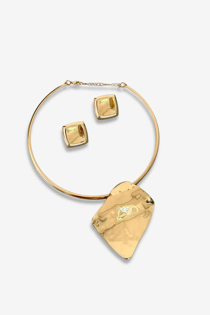 COLAR DOURADO PRISCILA - NA COMPRA DO COLAR, GANHE O BRINCO!